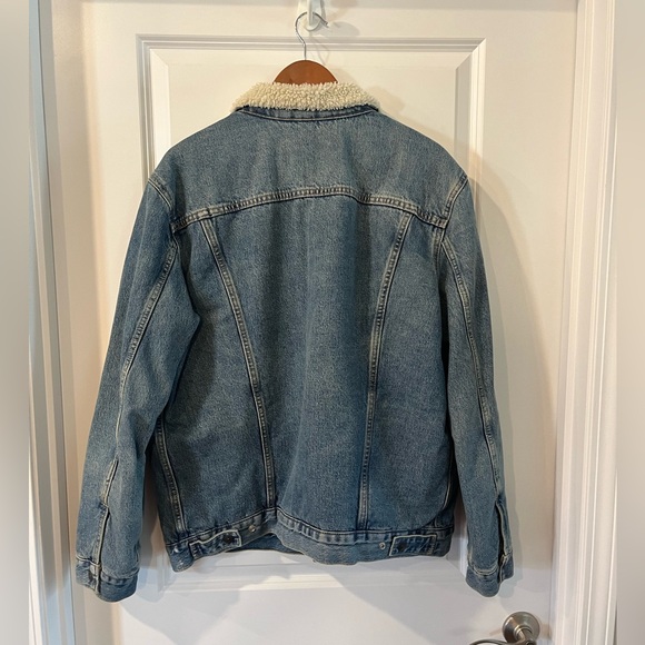 Men’s Sherpa Lined Levi’s Trucker Jacket - Picture 3 of 3